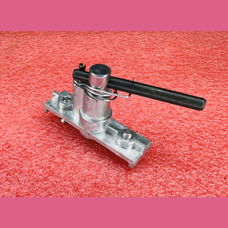 Замок аварийного открывания левый 1106.100.9001v02 Genesis