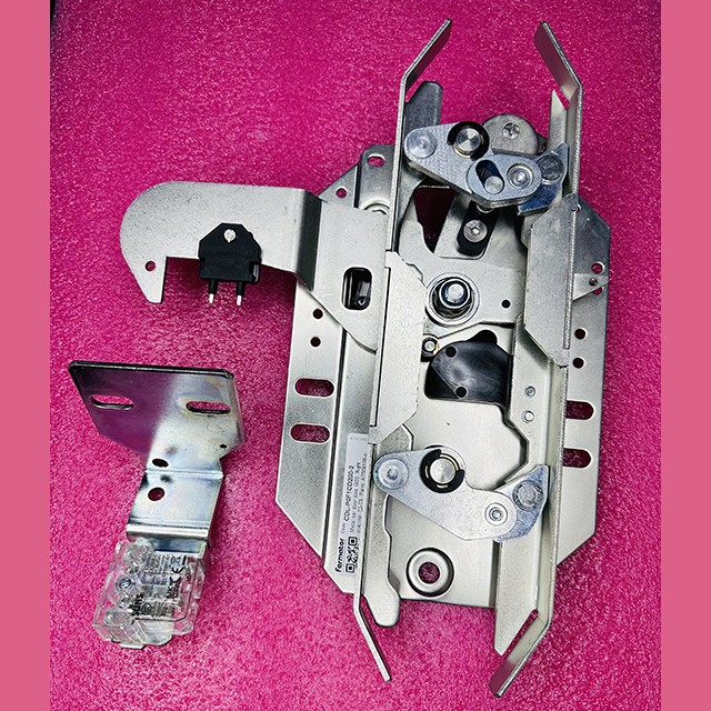 Отводка правая с замком металлические качалки G03 T2-T3 CDL-P0F1CD200-2 Fermator