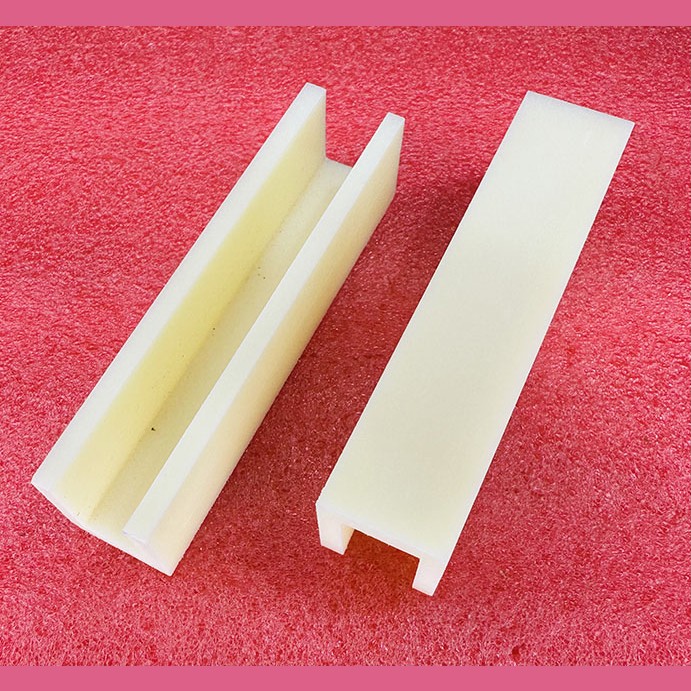 Вкладыш 115х28х26 для лифта СИБЛИФТ (точеный капролон)